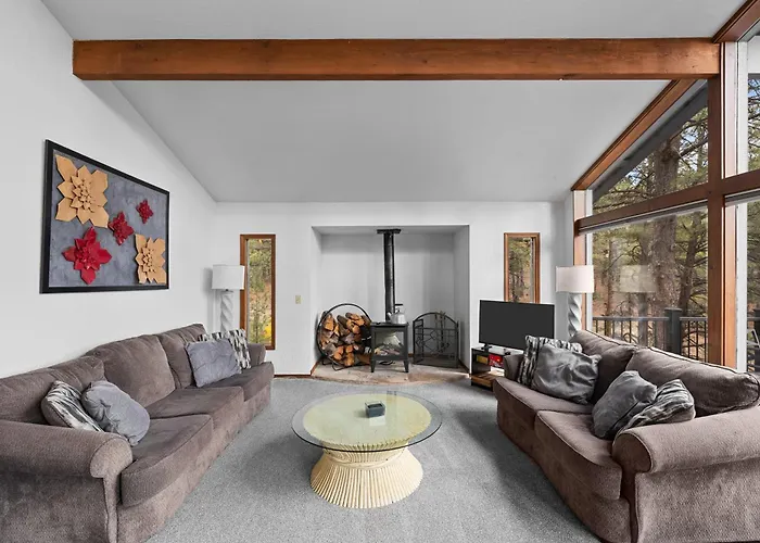 Villa Forest Retreat Overlooking A Meadow Pond