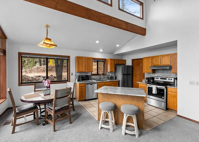 Forest Retreat Overlooking A Meadow Pond Villa Flagstaff